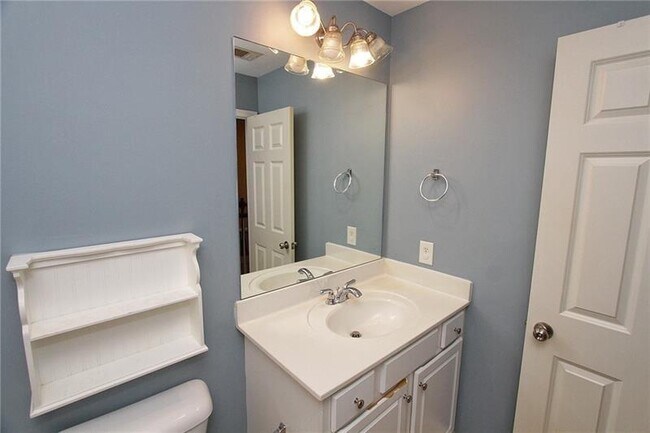 Building Photo - 1360 Eastgate Ct