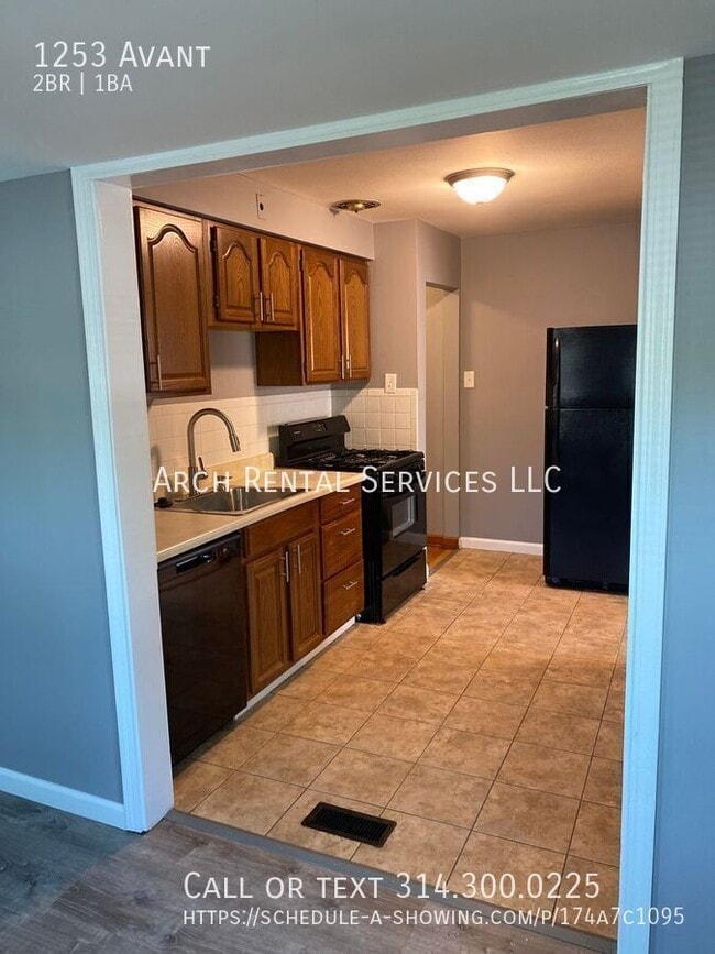 Building Photo - 1253 Avant-