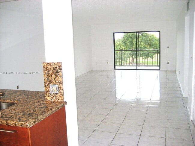 Building Photo - 16051 Blatt Blvd