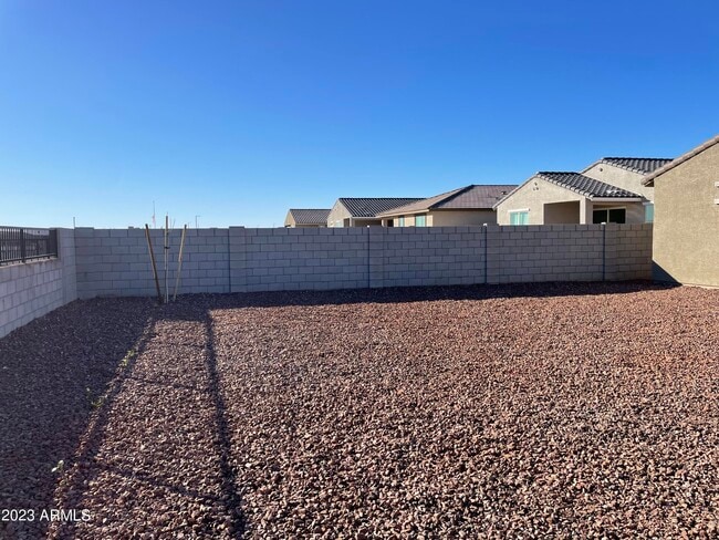 Building Photo - 17401 W Red Fox Rd