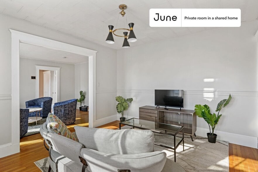 Building Photo - Room in Shared 5 bed/2 bath home