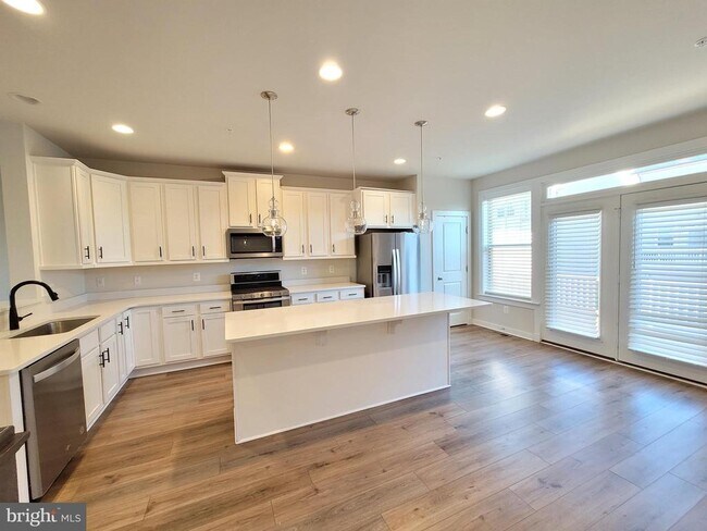 Primary Photo - 8571 Red Sage Way S