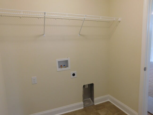Building Photo - 302 Saratoga Ln