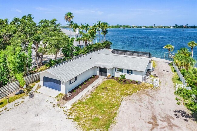 Building Photo - 716 Sarabay Rd