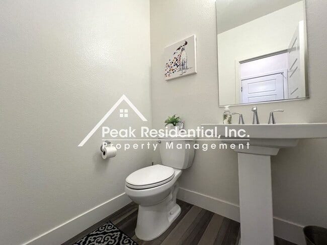 Building Photo - Updated Elk Grove 3bd/2.5ba Home with 2 Ca...