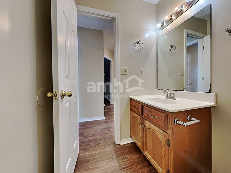 Building Photo - 10452 Kristen Dr S