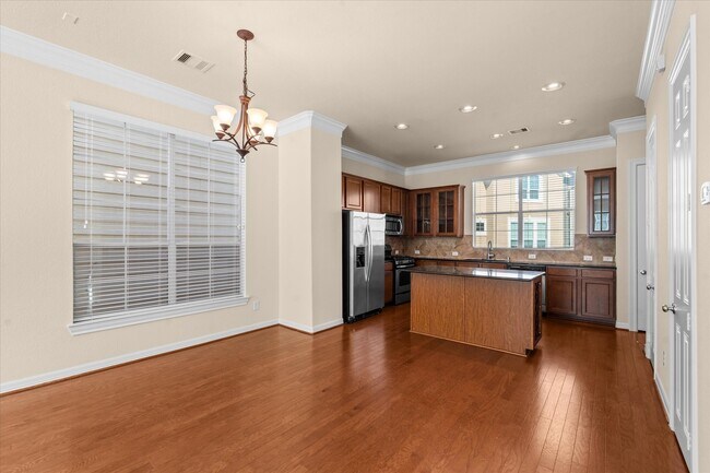 Building Photo - 3318 Clearview Villa Way