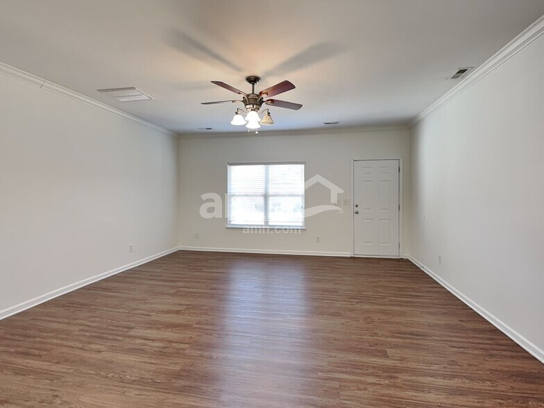 Building Photo - 201 Flanders Dr