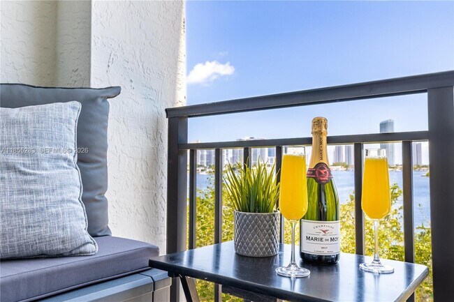 Building Photo - 3255 NE 184th St