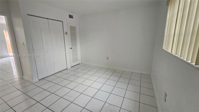 Building Photo - 1230 W 54th St