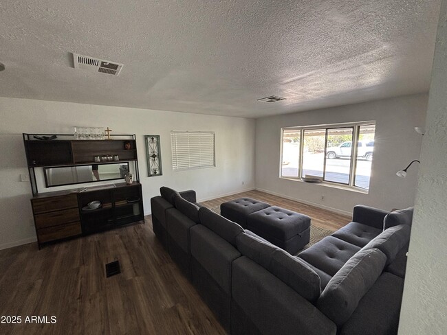 Building Photo - 709 Mohave Way