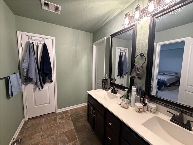 Building Photo - 15218 Loys Coves Ct