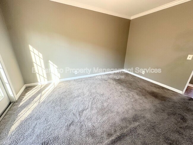 Building Photo - 750 Vinemead Dr