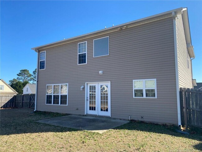 Building Photo - 2104 St Nicholas Dr