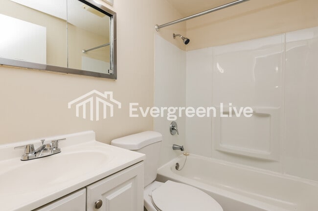 Building Photo - 4760 Rolling St