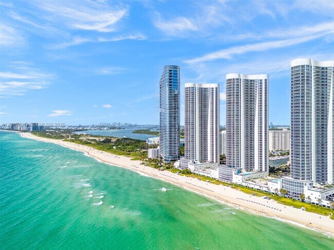 Building Photo - 15901 Collins Ave