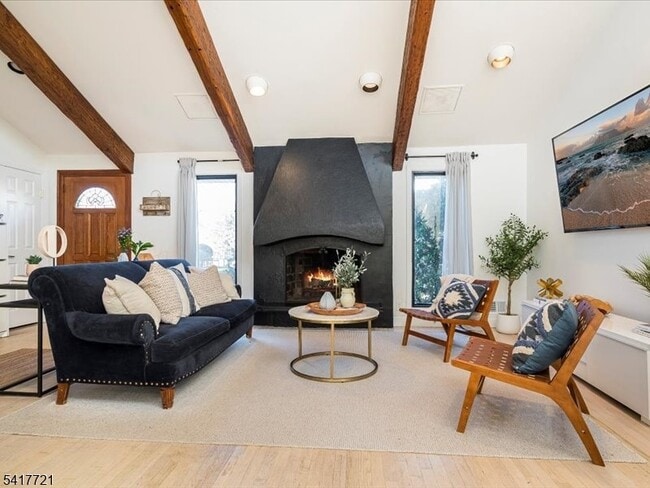 Building Photo - 15 Windemere Rd