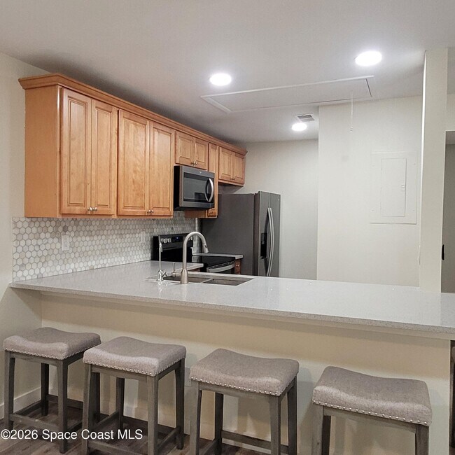 Building Photo - 1460 Sheafe Ave NE