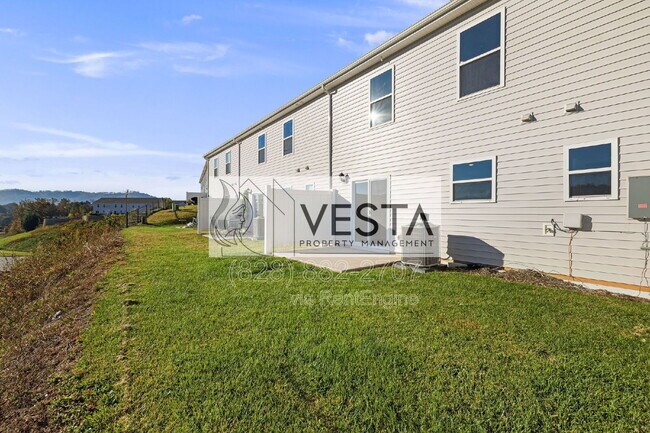 Building Photo - 30 Benedict Ln