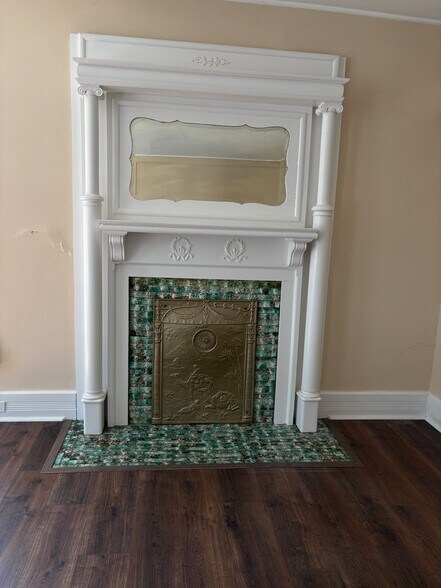 Bedroom fireplace - 122 Spring St