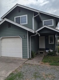 Building Photo - 2501-2503 Xenia St