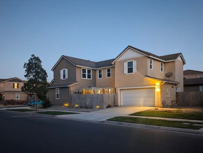 Building Photo - Spacious 4-Bedroom Corner-Lot Home w/ Smar...