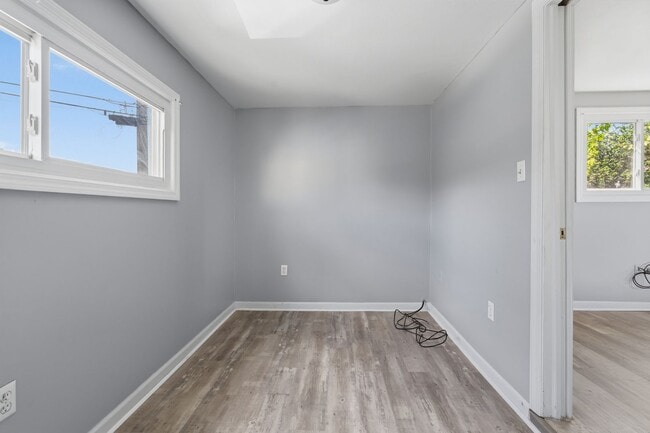 Building Photo - Modern 2 bedroom home in Carnegie available now!