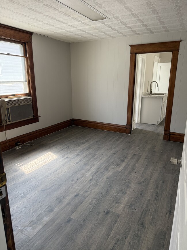 Building Photo - 818 W Nowland Ave