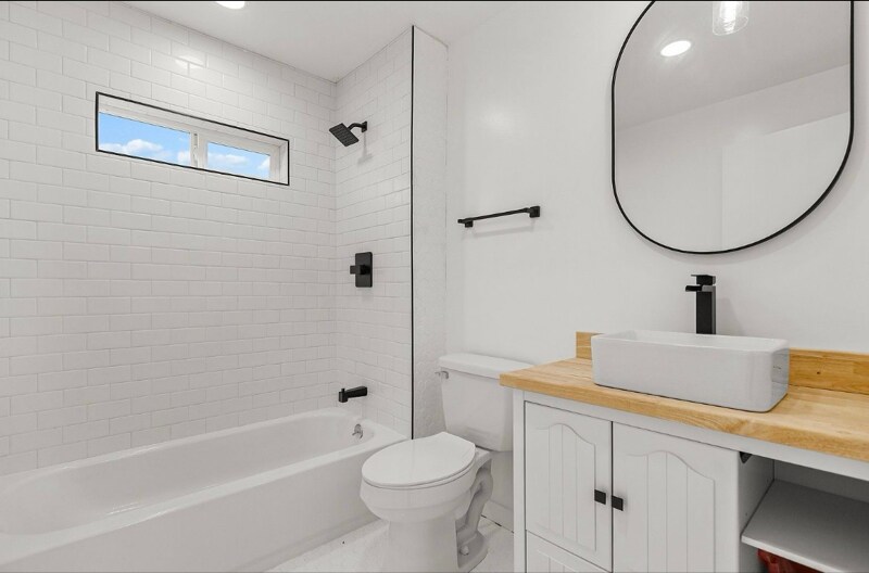 Building Photo - 19367 Lucille St