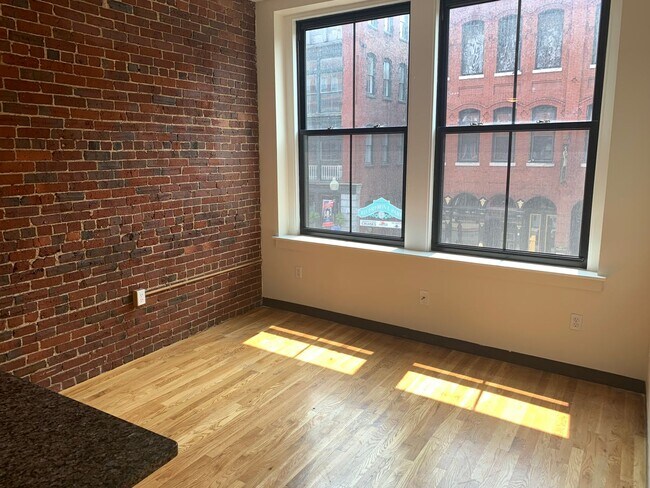 Building Photo - 105-107 Washington Street-Unit 5