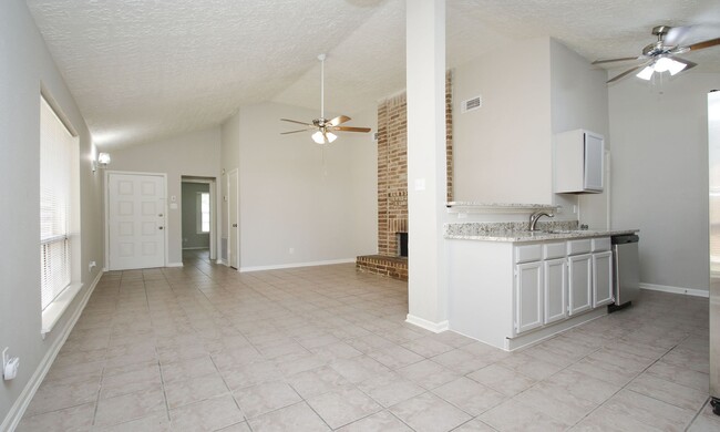 Building Photo - 22317 Tree House Ln