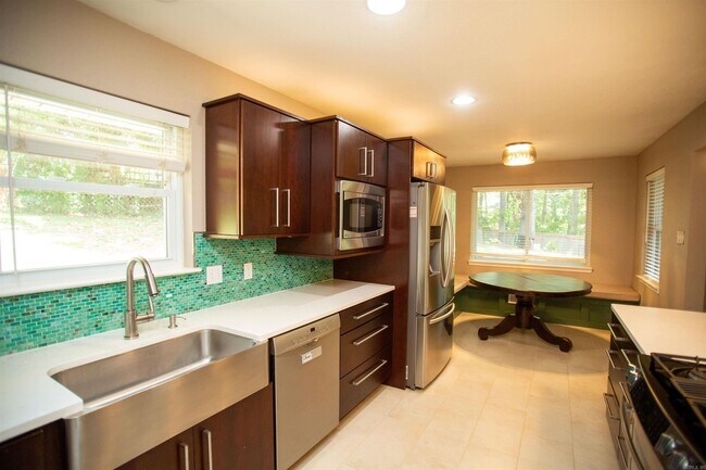 Building Photo - 8607 Linda Ln