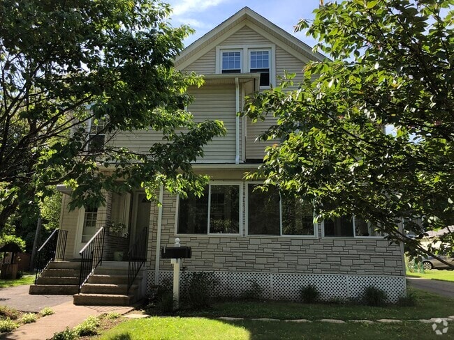 Building Photo - 20 Highwood Ave