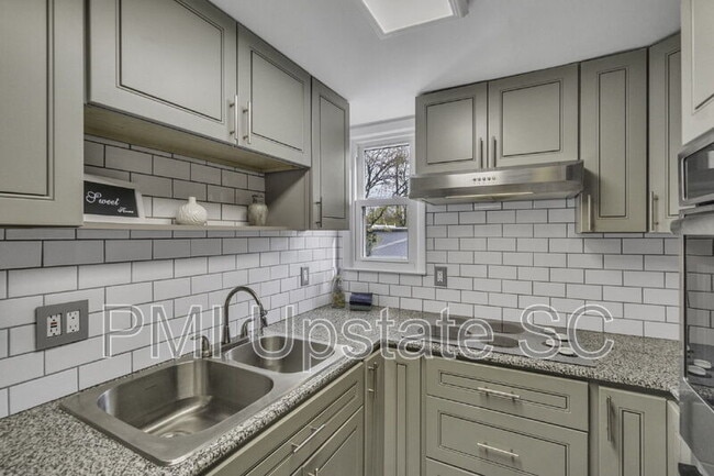 Building Photo - 3706 E North St