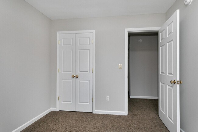 Building Photo - 326 Commons Dr
