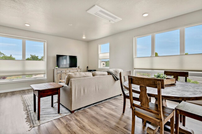 Building Photo - 3537 N Prospect Ln