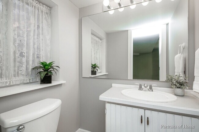 Building Photo - 325 N Loomis St