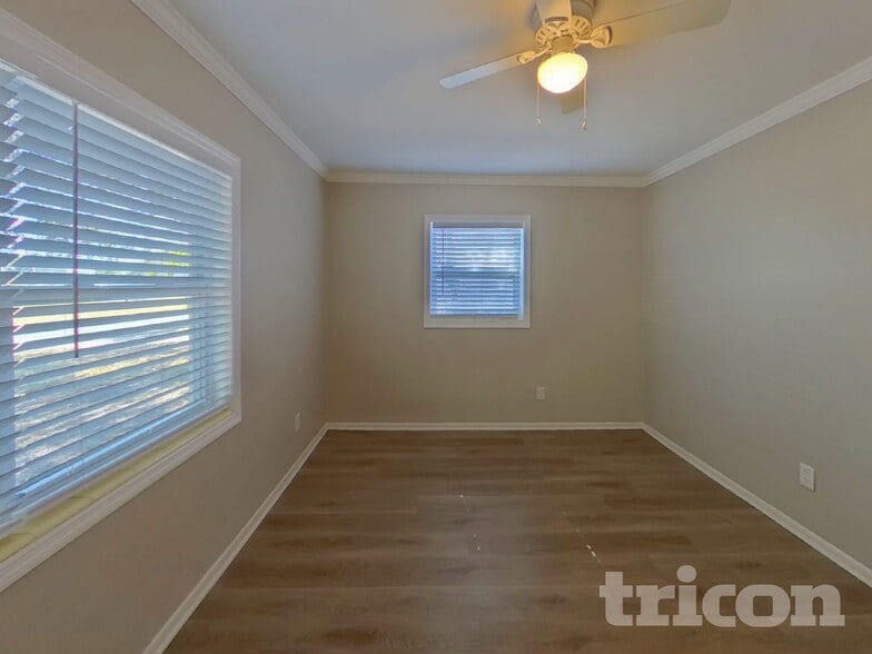 Building Photo - 6630 17th Ln N