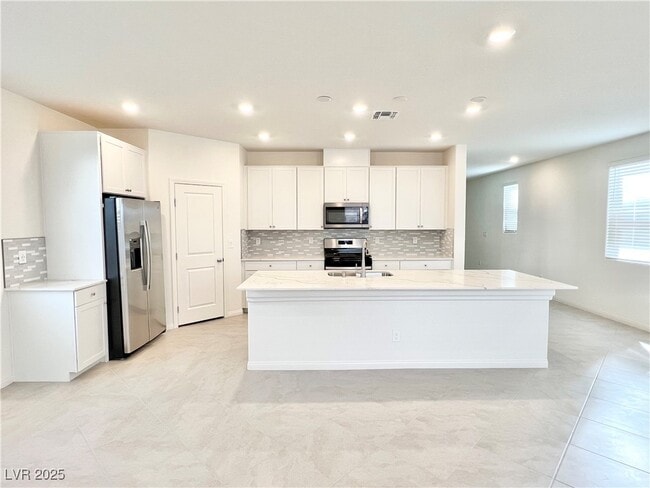 Building Photo - 6972 W Ford Ave