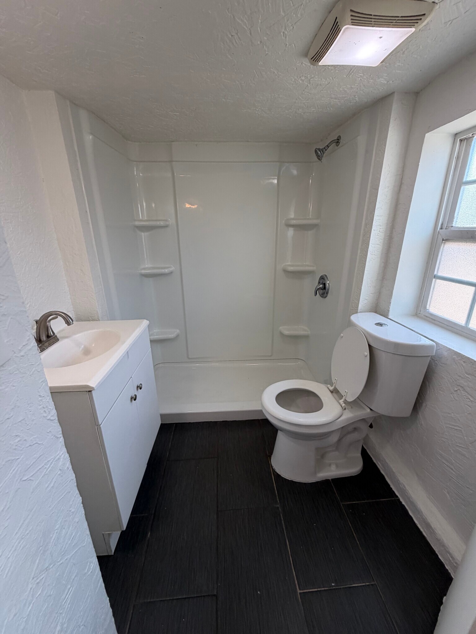 Building Photo - 936 N Ditman Ave