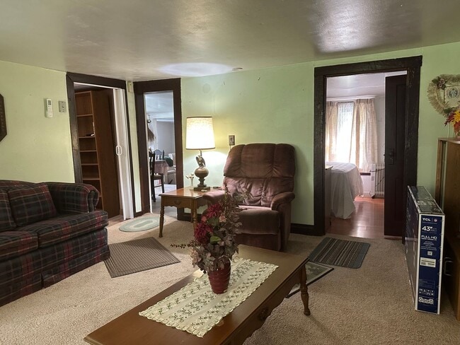 Building Photo - 3 bedroom/1 bath house  Fall Branch, TN