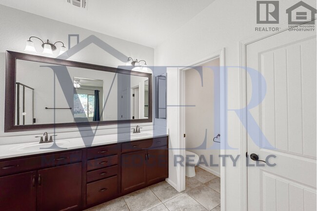 Building Photo - 3Bed/3Bath House in Buckeye! Ready for Immediate Move-In! -- Fenced-In Yard!!