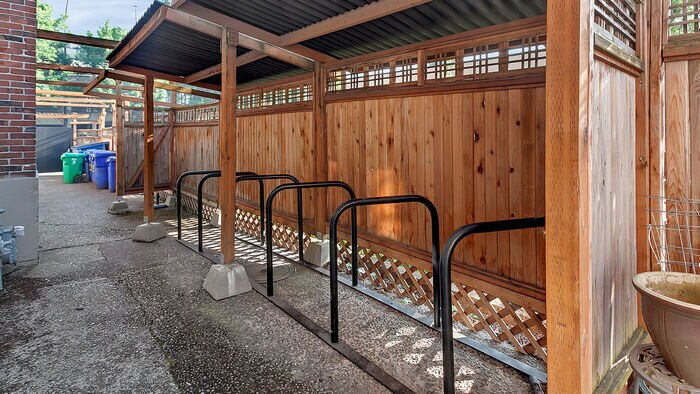 Building Photo - 1509 NE 10th Ave