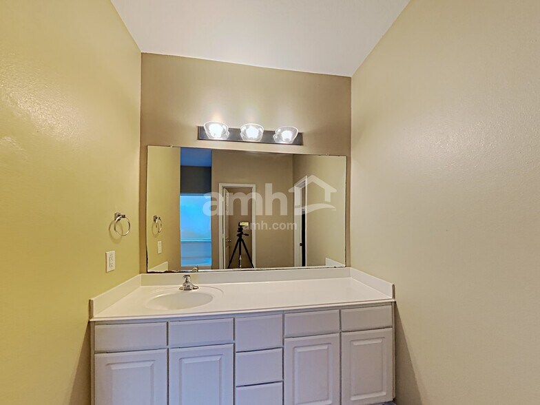 Building Photo - 4719 Blue Spruce Hill St