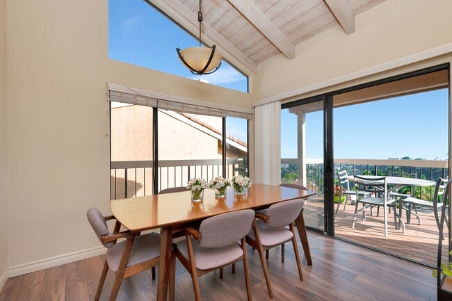 Building Photo - 2559 Caminito Muirfield