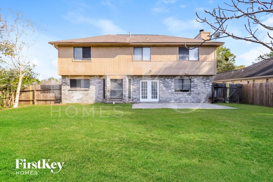 Building Photo - 7447 Woodland W Dr