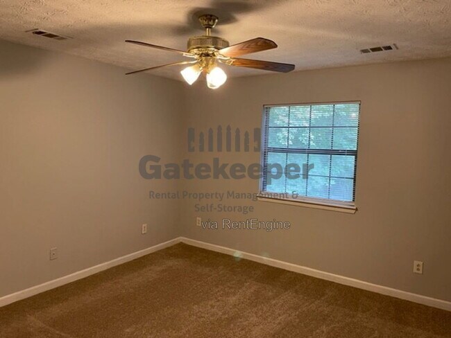Building Photo - 336 Michelle Ct