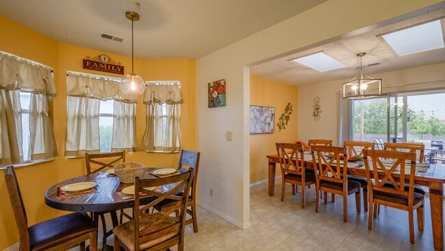 Building Photo - FULLY Furnished Rio Rancho Home, Utilities...