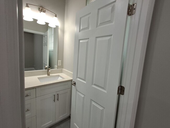 Building Photo - 213 Hightower Ave S