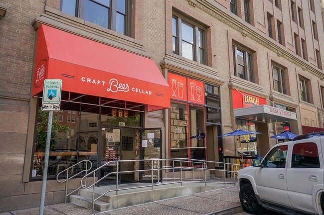 Building Photo - 915 Franklin St